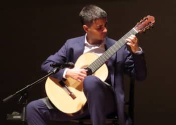 Ausiàs Parejo, el joven guitarrista valenciano que conquista Japón